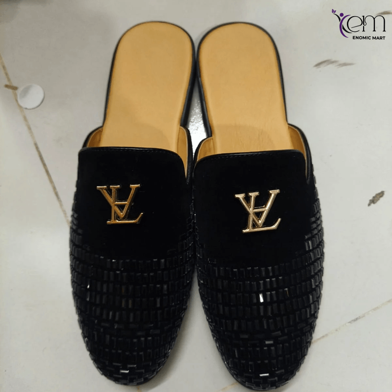 Factory Direct Sales New Fashion Trend Men Slides Slippers Large Size Pointed Toe Flat and Waterproof Summer Essentials